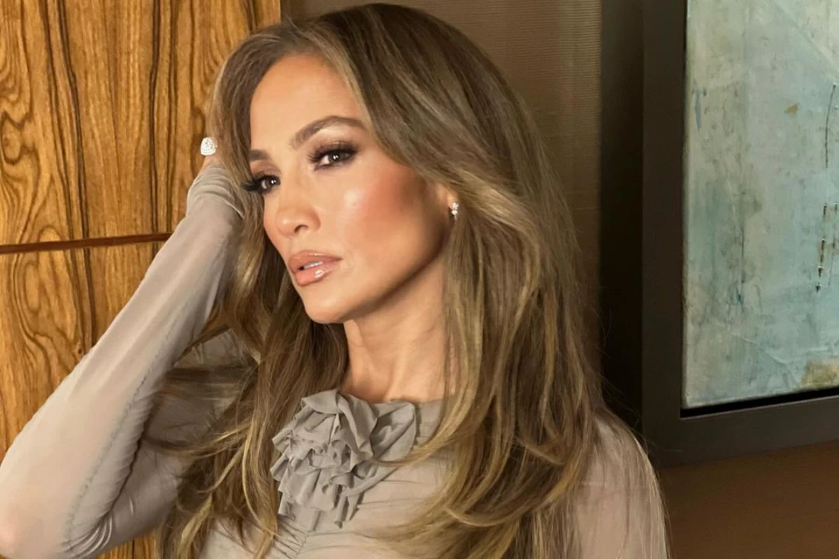 Jennifer Lopez et Loren Ridinger, Complices en Pyjamas lors d'une Danse Endiablée dans leur Chambre