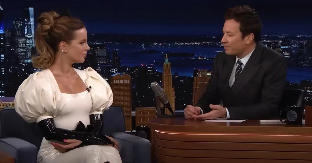 Jimmy Fallon a été surpris après que Kate Beckinsale ait mentionné un acteur qui souffrait de « traction testiculaire »