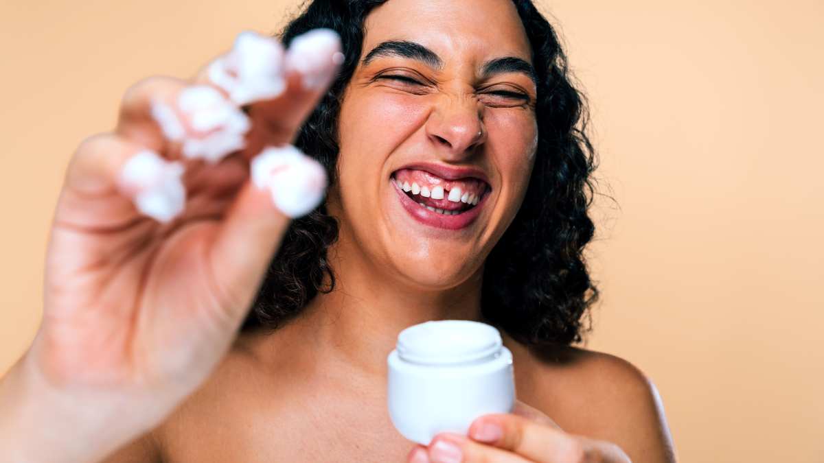 La crème hydratante peut-elle aggraver l'acné