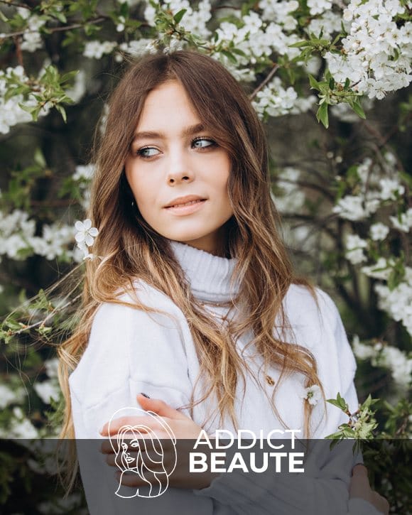 Belle femme ou cheveux longs avec un wavy parfait et durable