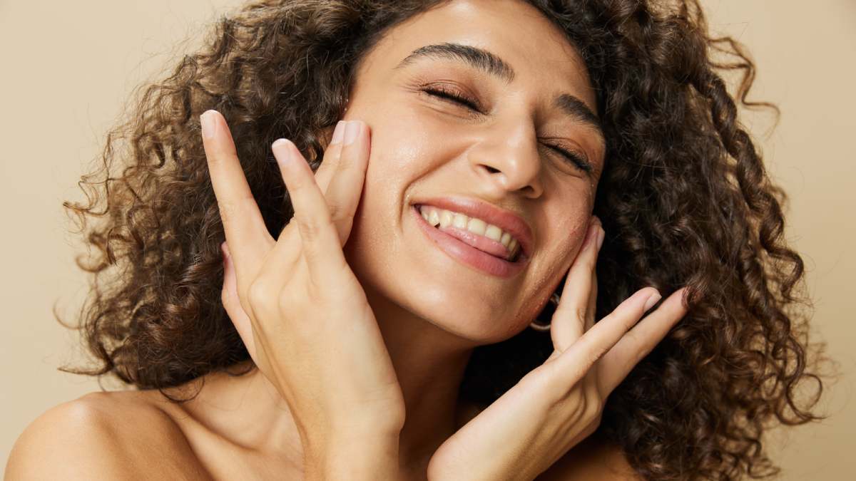 Peau Granuleuse Visage : Causes, Solutions et Routine de Soins Adaptée