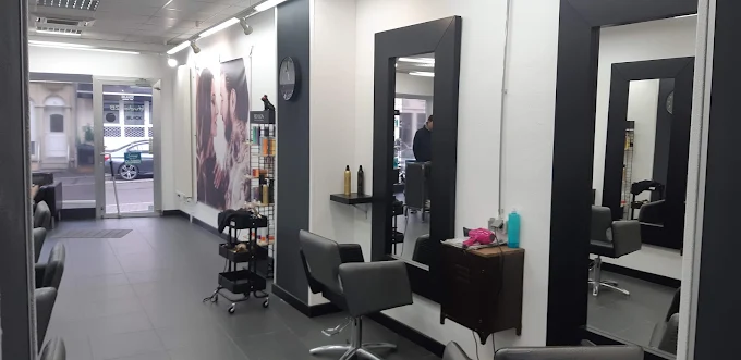 Intérieur du salon Studio 128 à Pétange - photo Google Business Profile
