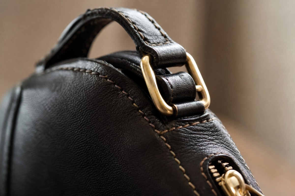 Comparaison de différents types de cuir : pleine fleur, grainé et nubuck