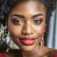 Portrait d'une femme au regard magnifique qui illustre Microshading vs Microblading