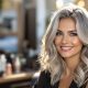 Découvrez nos astuces balayage pour accompagner la transition vers les cheveux gris et obtenir un look naturel et élégant. Conseils professionnels et techniques pour sublimer votre chevelure argentée.
