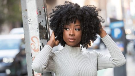 Comment avoir les cheveux très longs avec des cheveux crépus ?
