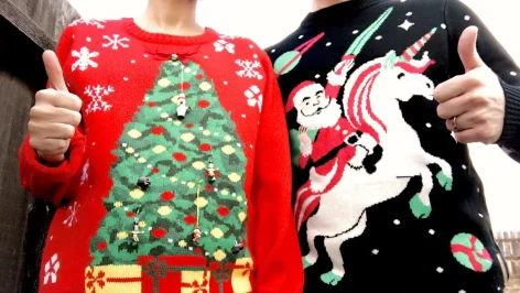 Pourquoi les Pulls de Noël Rigolos sont-ils Devenus Incontournables