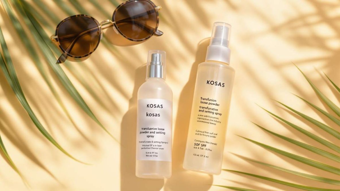 Poudre fixante et brume Kosas, les indispensables make-up de l'été