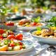table d’été colorée avec plats inspirés de Paul Bocuse