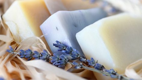 le savon de Marseille peut aider efficacement les personnes atteintes d'acné