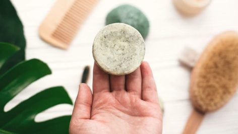 Shampoing solide naturel pour cheveux bouclés avec huiles végétales bio